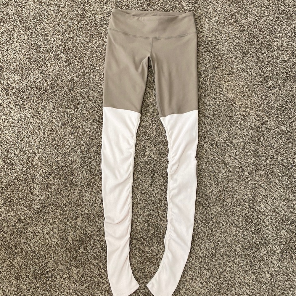 NEW Alo Yoga Two-Tone Leggings - Picture 4 of 9
